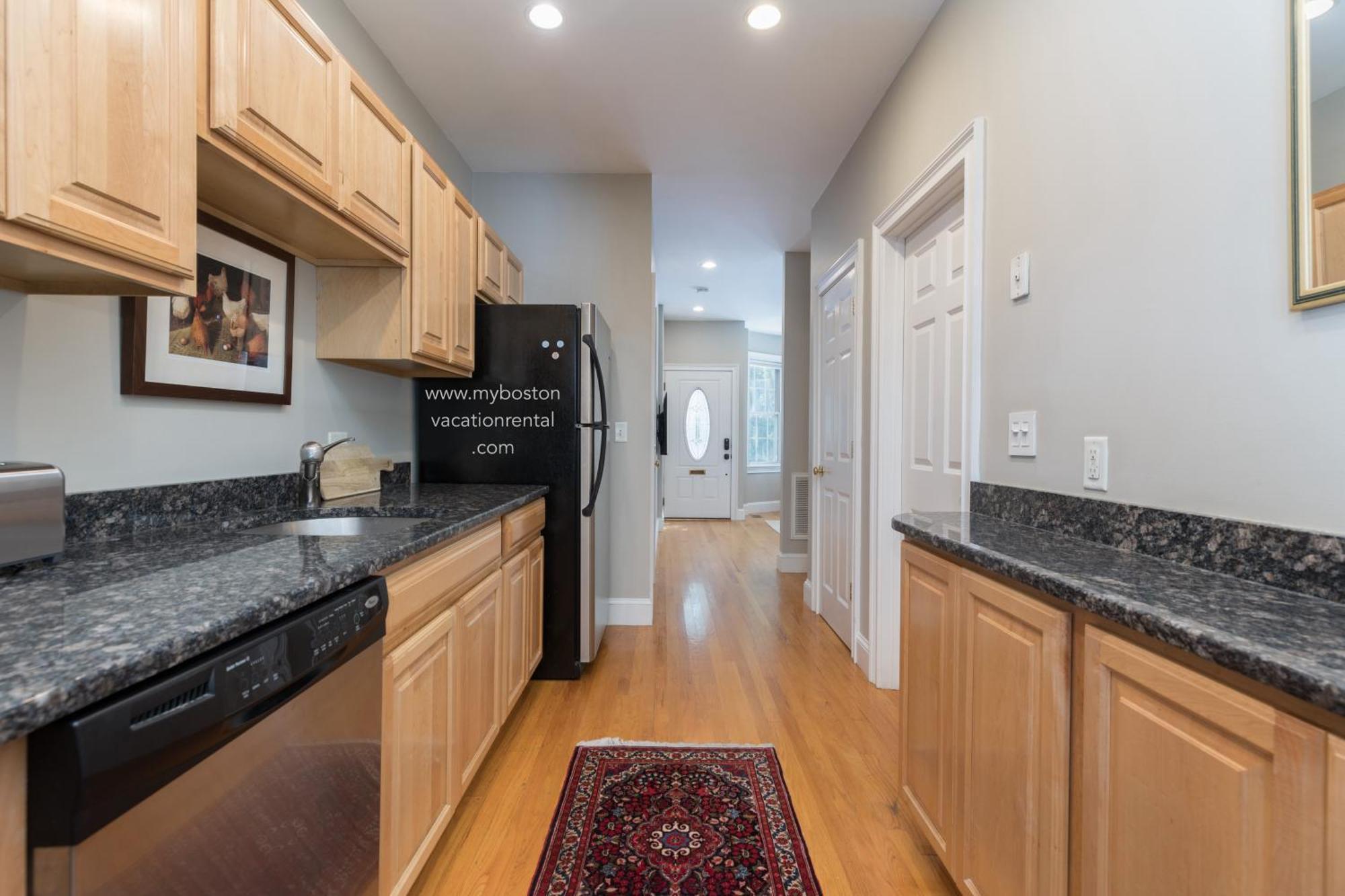 Sunny Convenient Home W/ Private Patio! Easy Walk To Everything! Boston Eksteriør bilde
